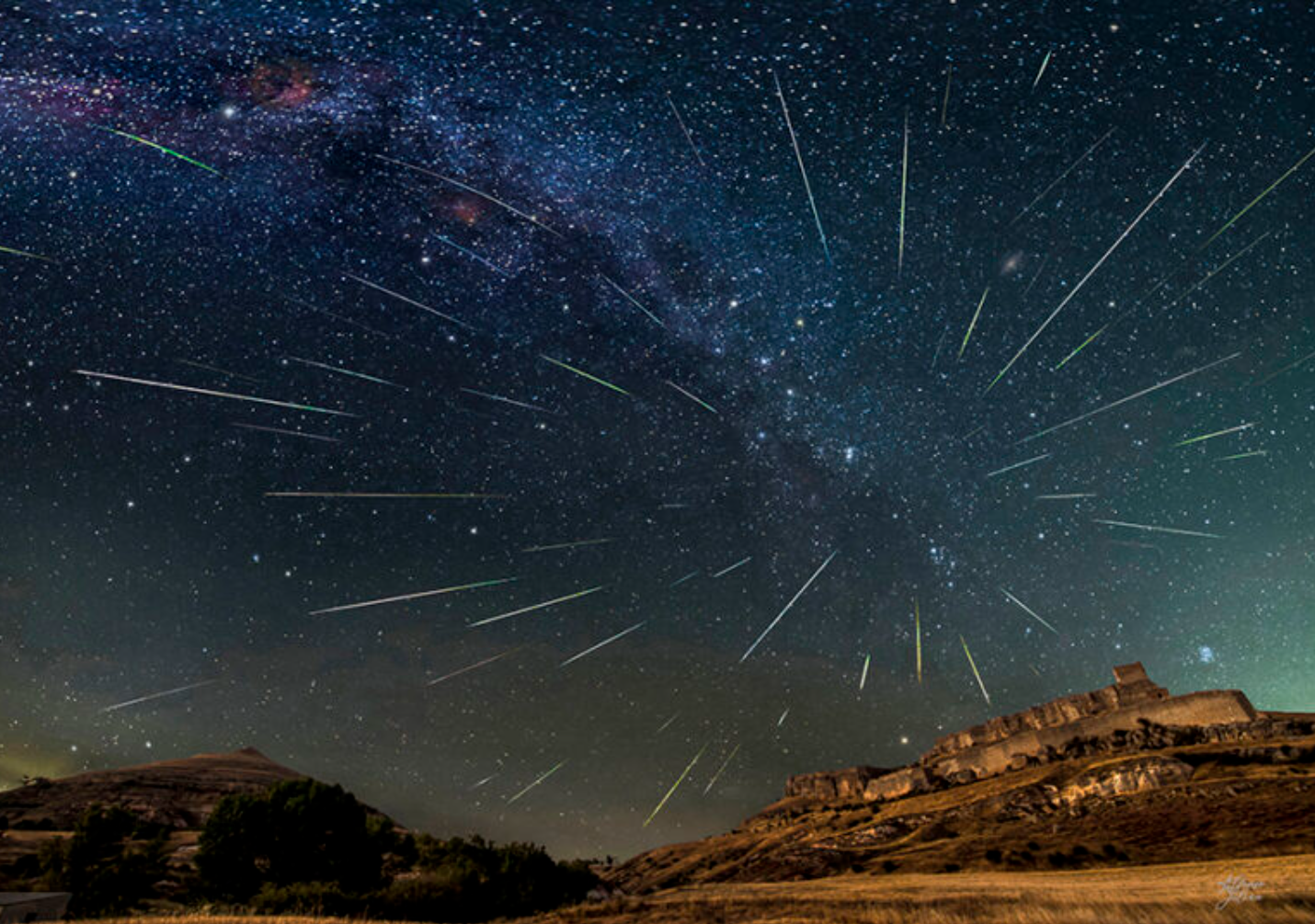 Lluvia de estrellas sobre el castillo de Atienza Julián García y Alfonso Espinosa AstroGuada